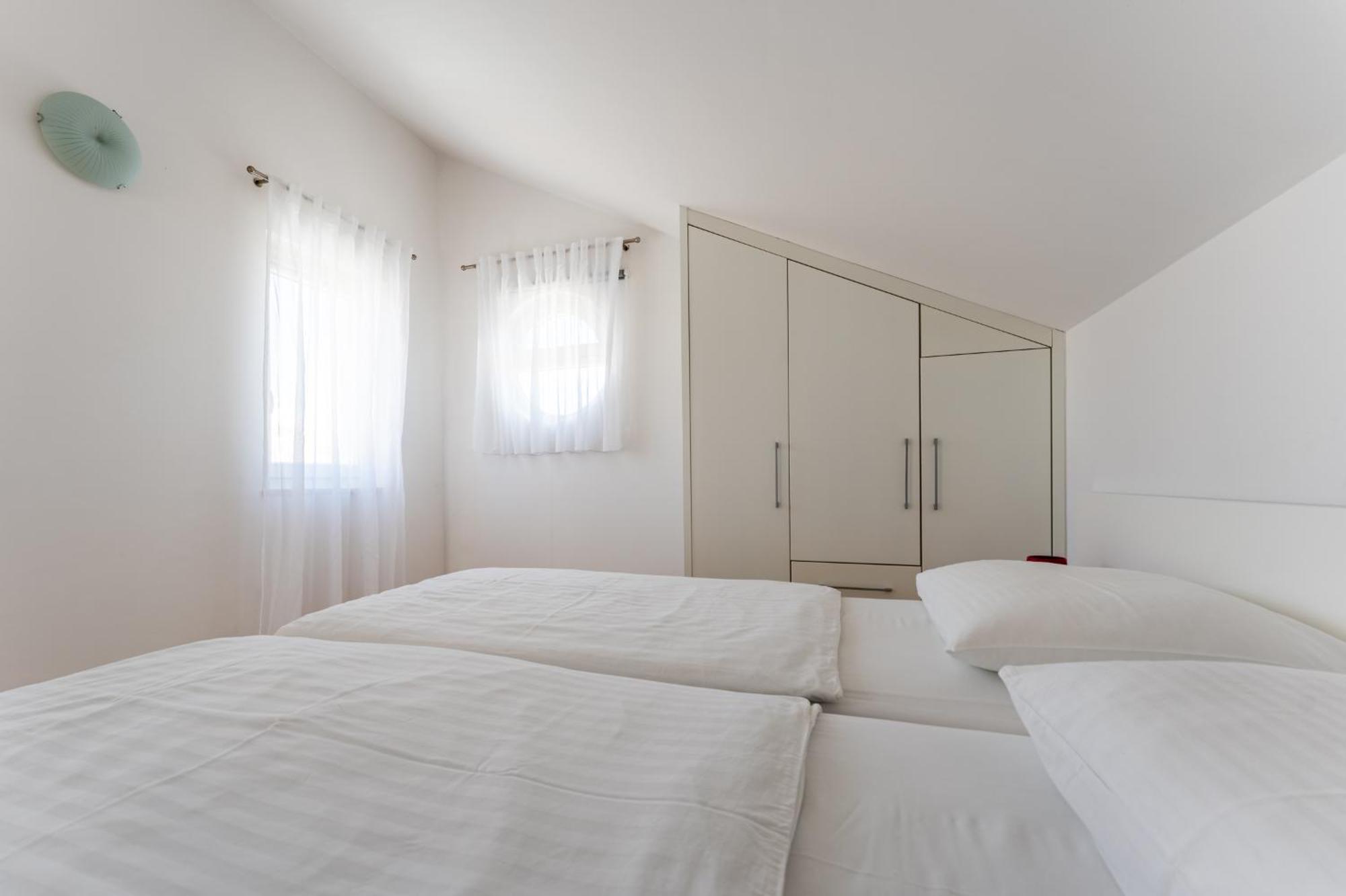 Apartments Barbati โนวาลยา ภายนอก รูปภาพ