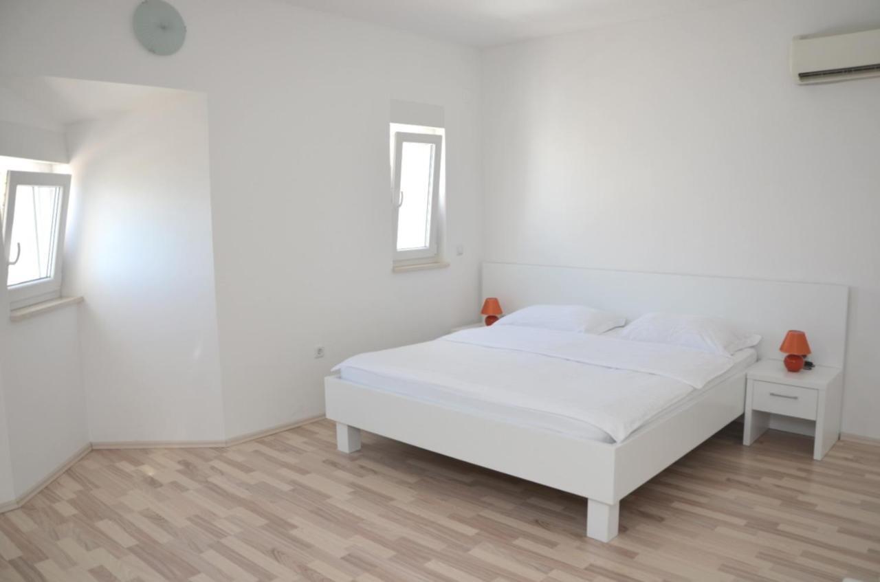 Apartments Barbati โนวาลยา ภายนอก รูปภาพ